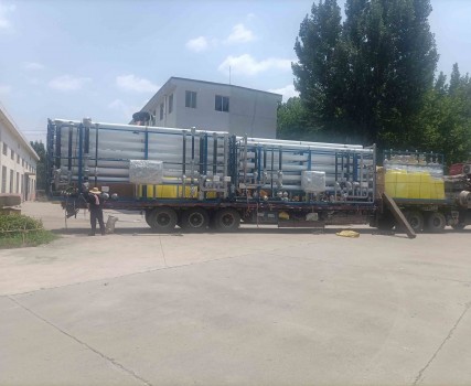 山西大同工地140T反滲透 *2臺、40T反滲透  、加藥設(shè)備 、清洗設(shè)備發(fā)貨現(xiàn)場